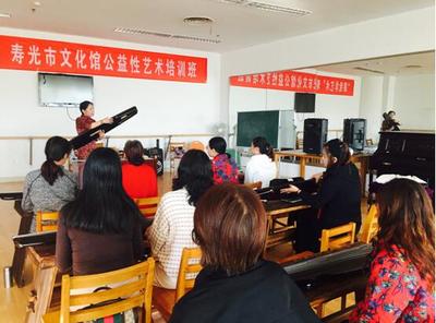 壽光市文化館:志愿服務(wù)助力周末藝術(shù)分享會(huì)